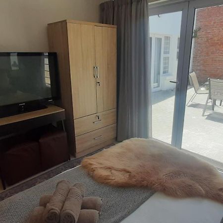 Beachview Guest Suites Port Elizabeth Exterior photo