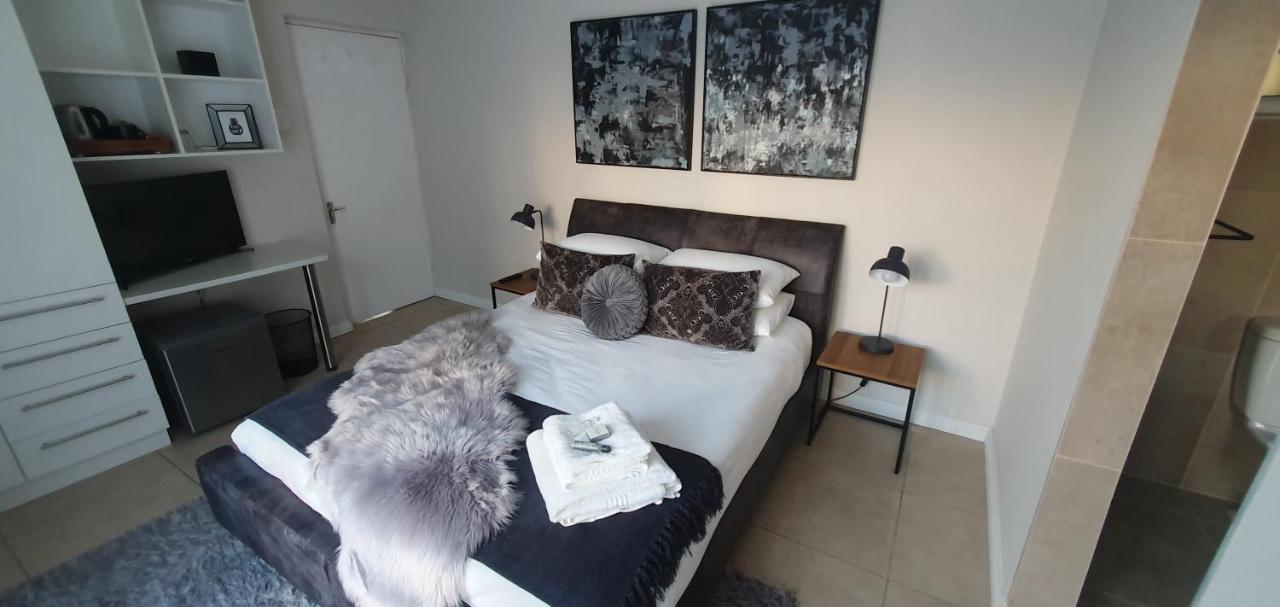 Beachview Guest Suites Port Elizabeth Exterior photo